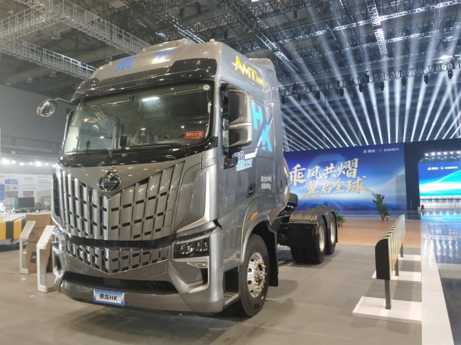 国四置换正当时！乘龙HK LNG牵引车助卡友降本增效赢在起点