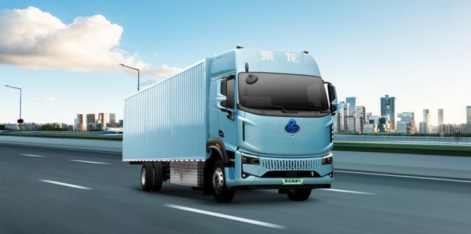 乘龙翼威5以绿色智能之姿，荣膺“意见领袖”快递快运创富桂冠